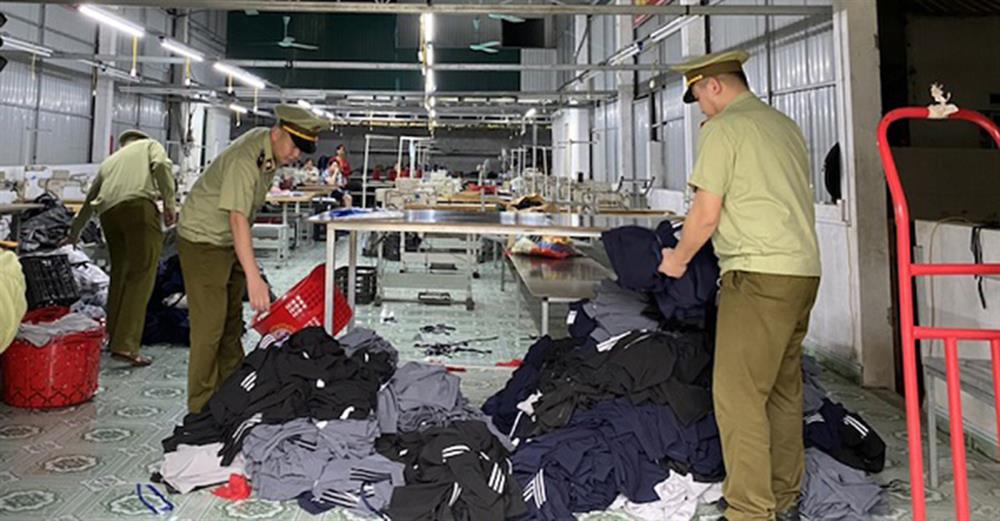 Phát hiện nhiều cơ sở kinh doanh sản phẩm giả mạo nhãn hiệu tại Hà Giang